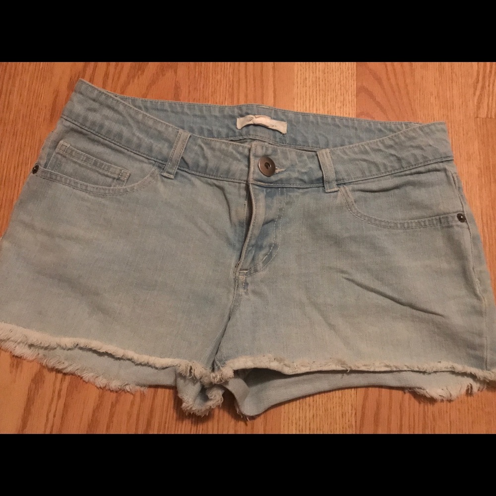 Forever 21 light wash denim jean shorts size 28